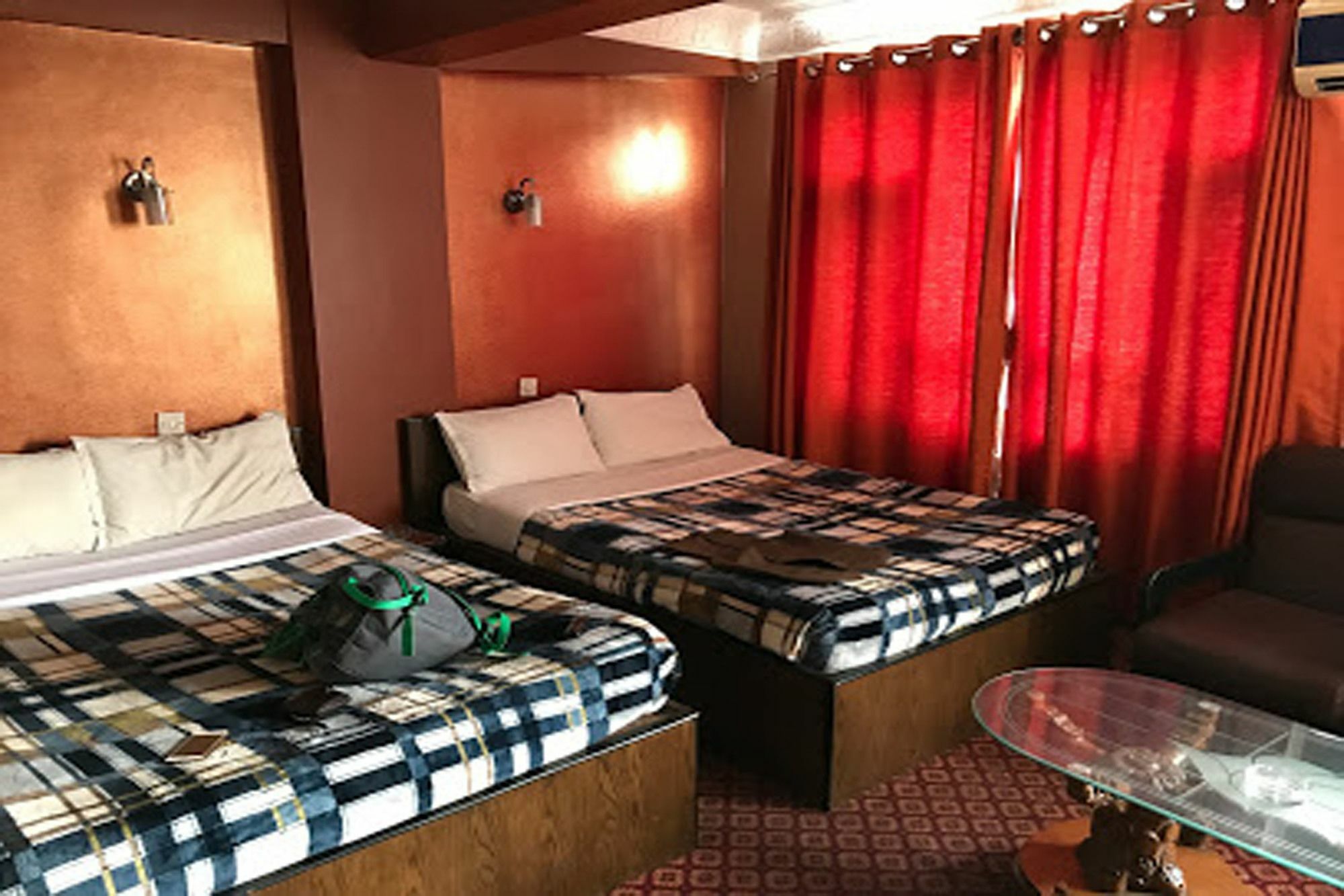 Tirupati Holiday Inn Катманду Экстерьер фото